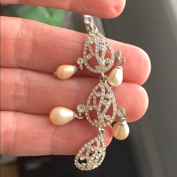 Crystal and pearl dangle earrings - Picture 3 of 3
